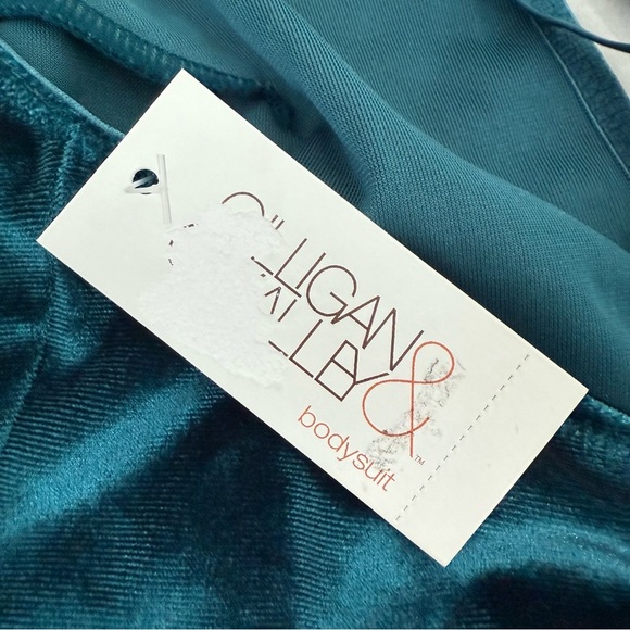 Women’s Gilligan & O’Malley Intimates Velvet Deep V-Neck Strappy Bodysuit Medium - Picture 14 of 16